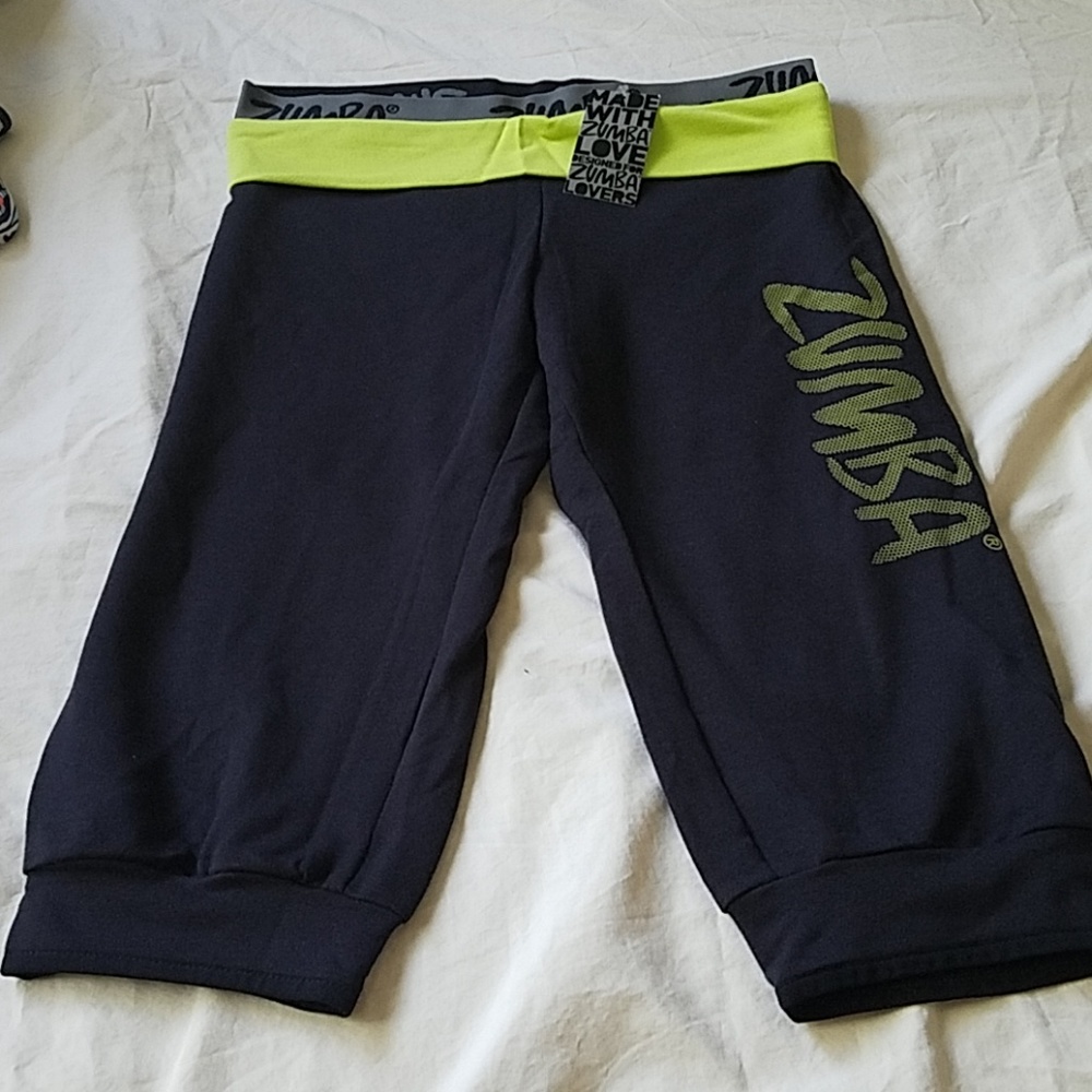 FLASH SALE!! New w/tags Zumba Fitness Shake It Capri Size S